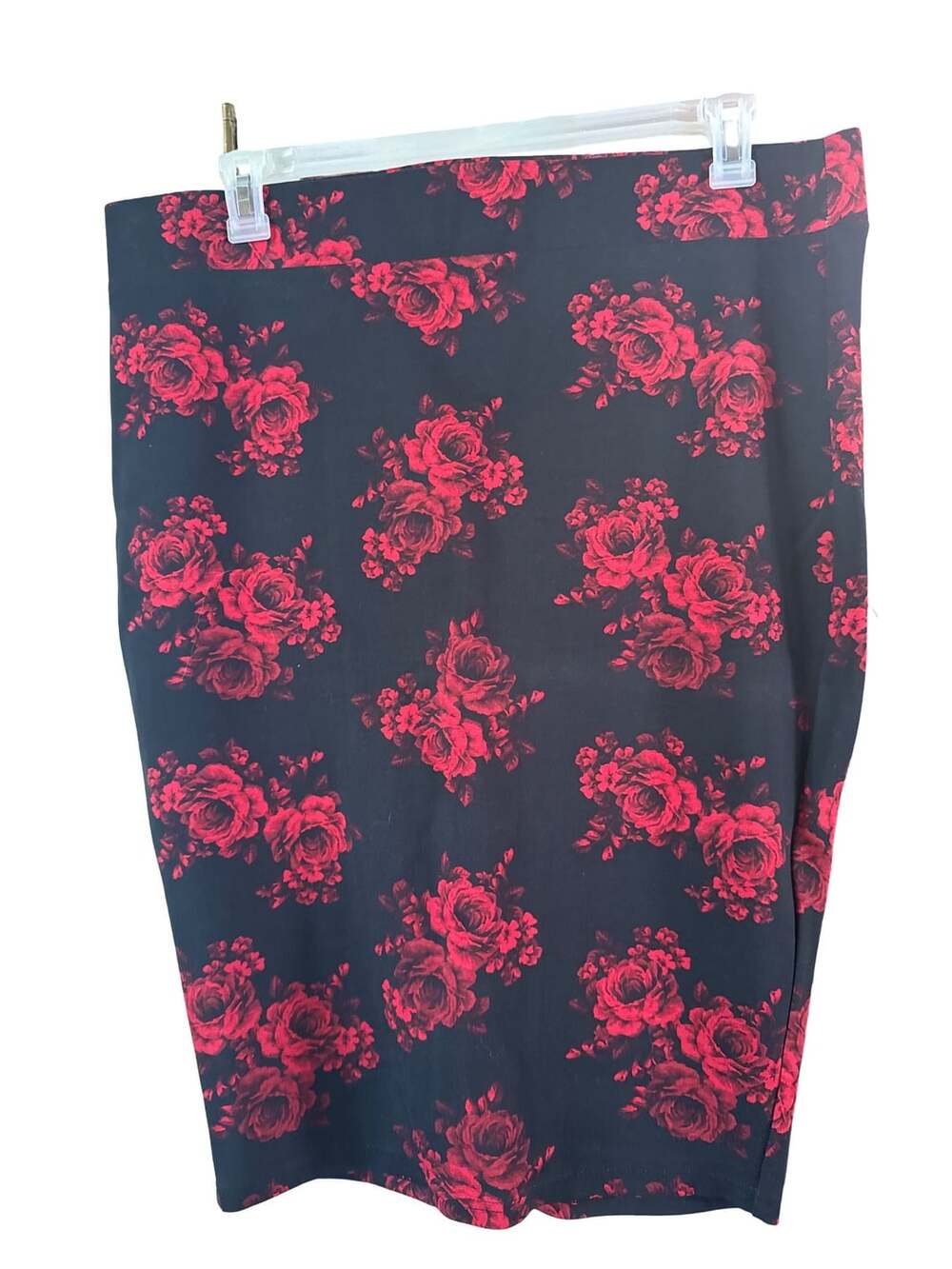 Torrid Pencil Skirt Size 2 Black Red Rose Floral Print